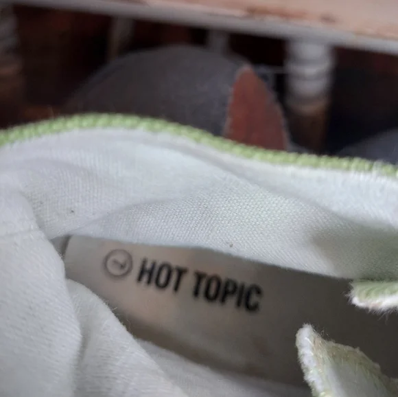 Hot Topic Strawberry Frog High-Top Sneakers - Picture 8 of 8